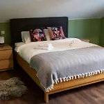 Kesletz House